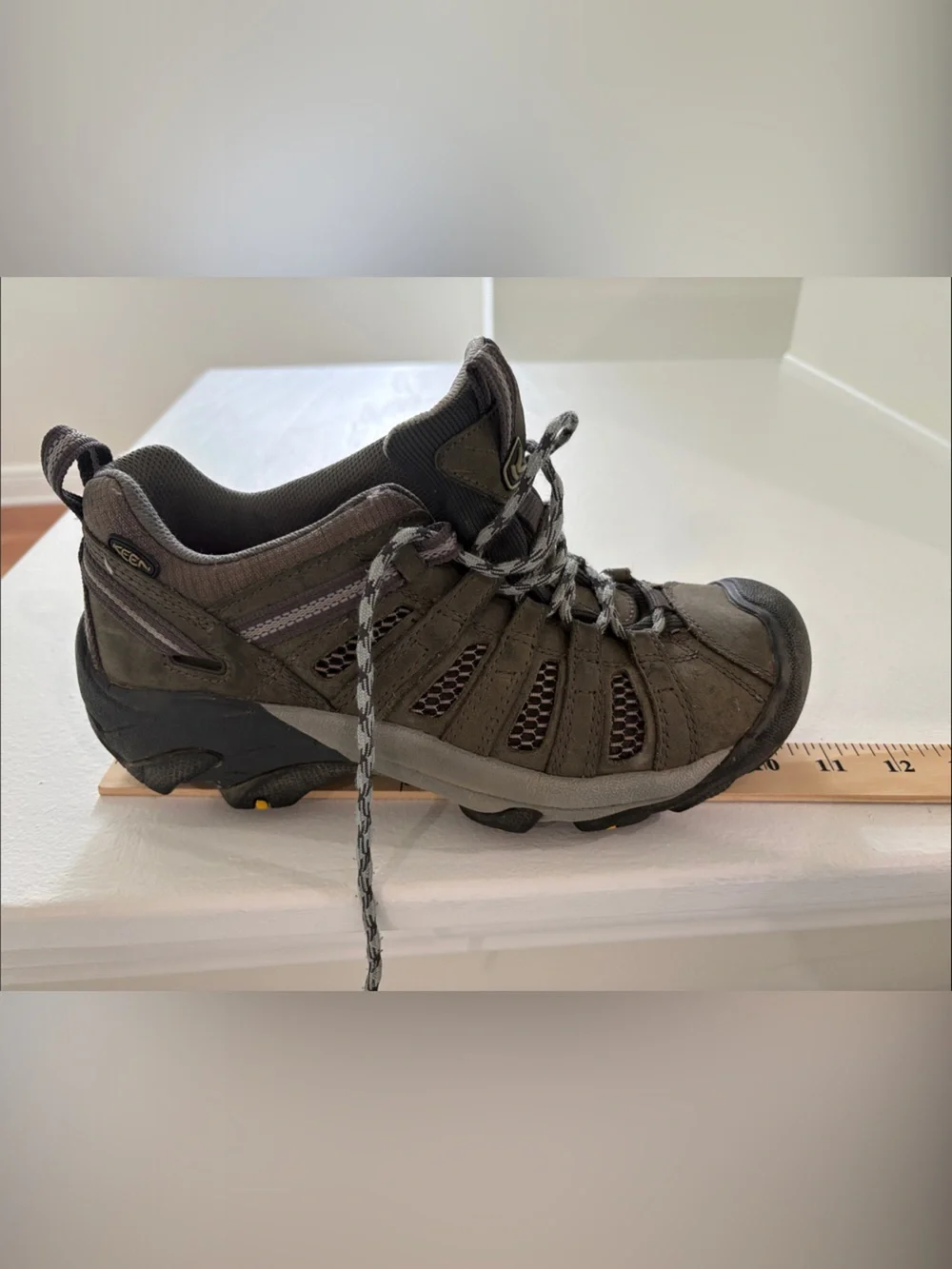 KEEN Voyageur men Hiking Shoes Size 8.5 Brown Blue Trail